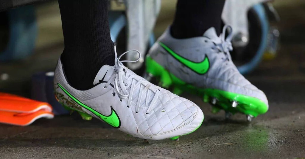 Holen Sie sich die ULTIMATIVEN Fußballschuhe in diesen Online-Shops